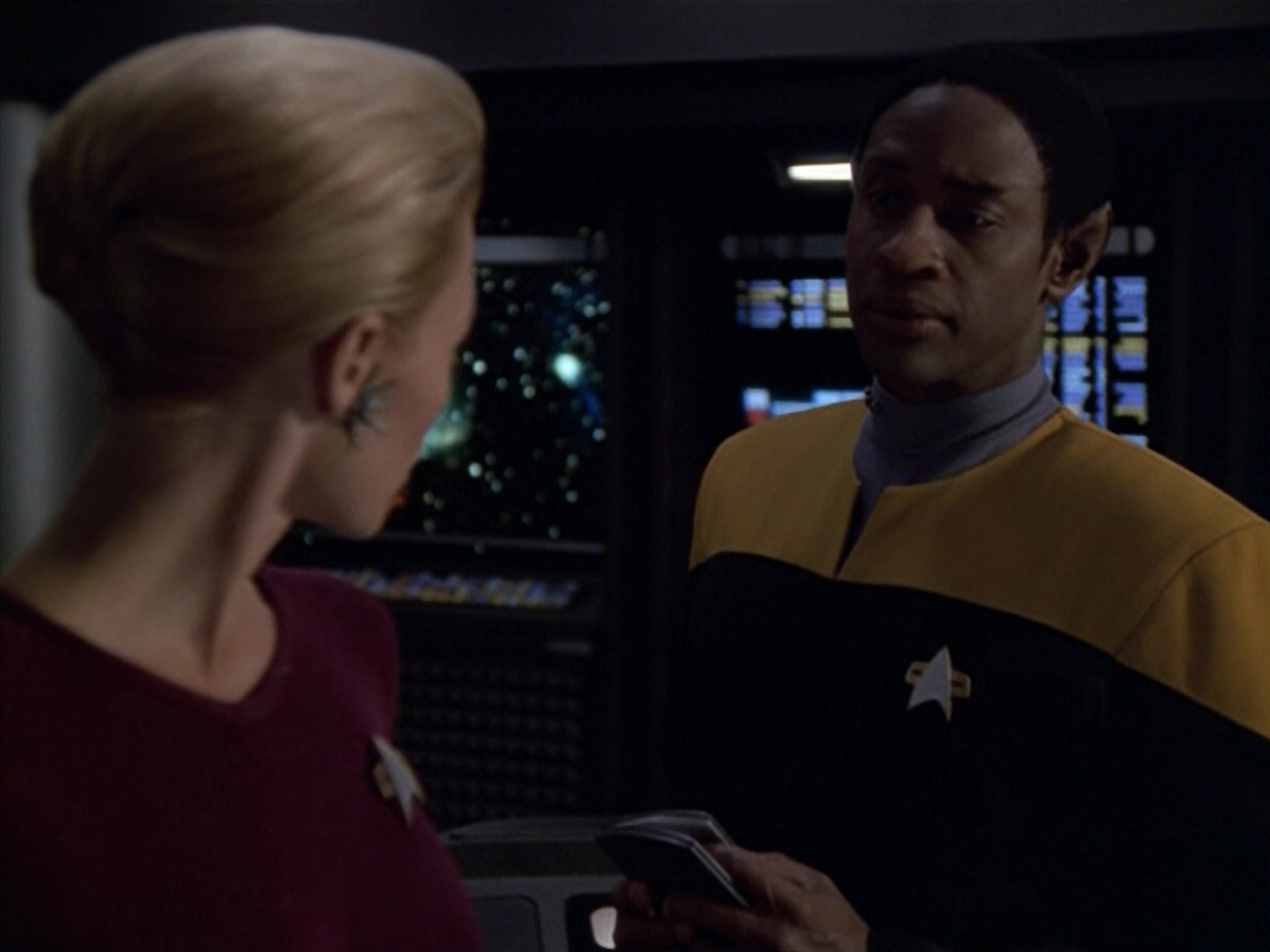 extant_StarTrek_VOY_5x21-Juggernaut_02548.jpg