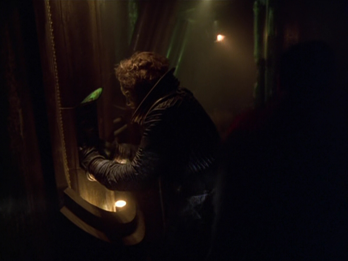 extant_StarTrek_VOY_5x21-Juggernaut_02560.jpg