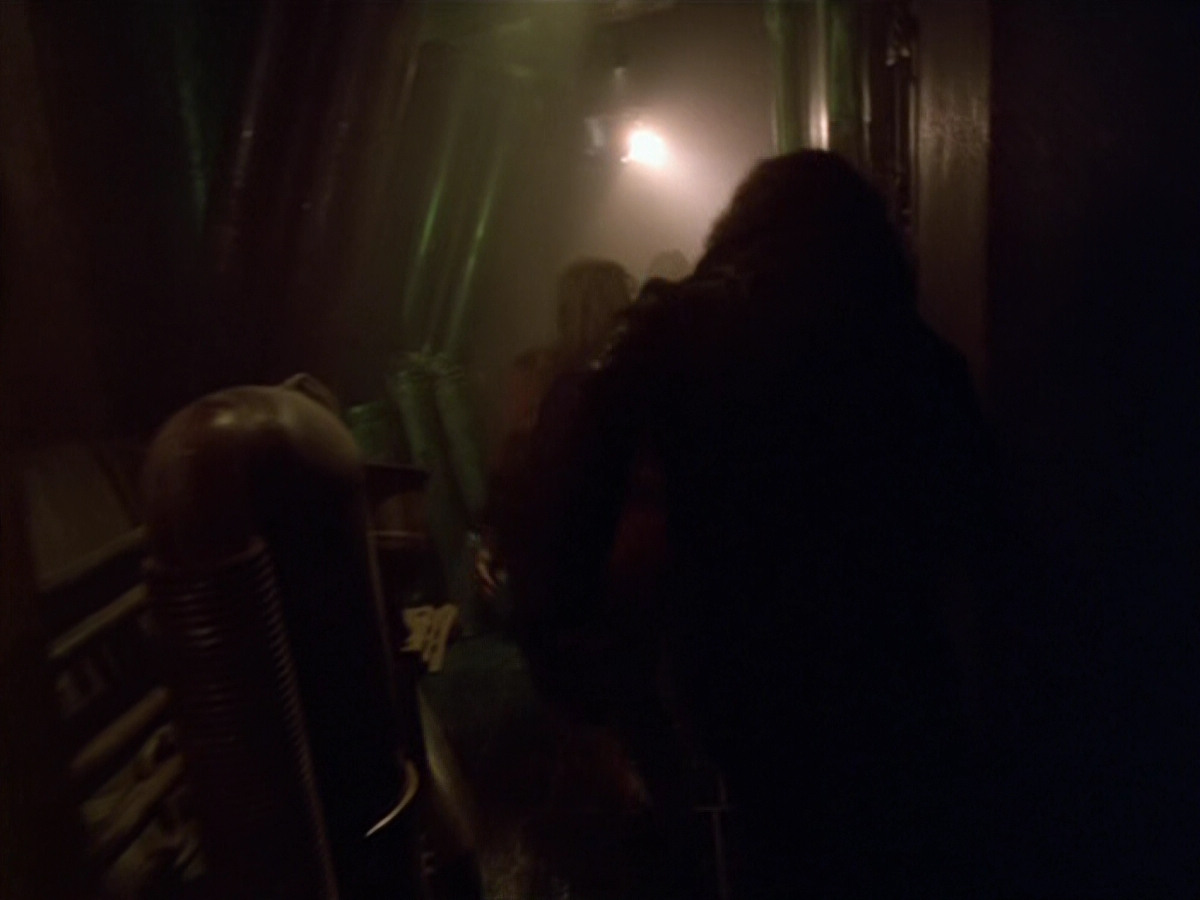 extant_StarTrek_VOY_5x21-Juggernaut_02565.jpg