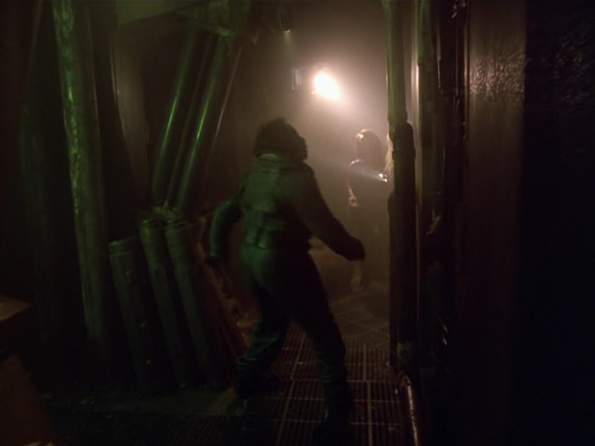 extant_StarTrek_VOY_5x21-Juggernaut_02567.jpg