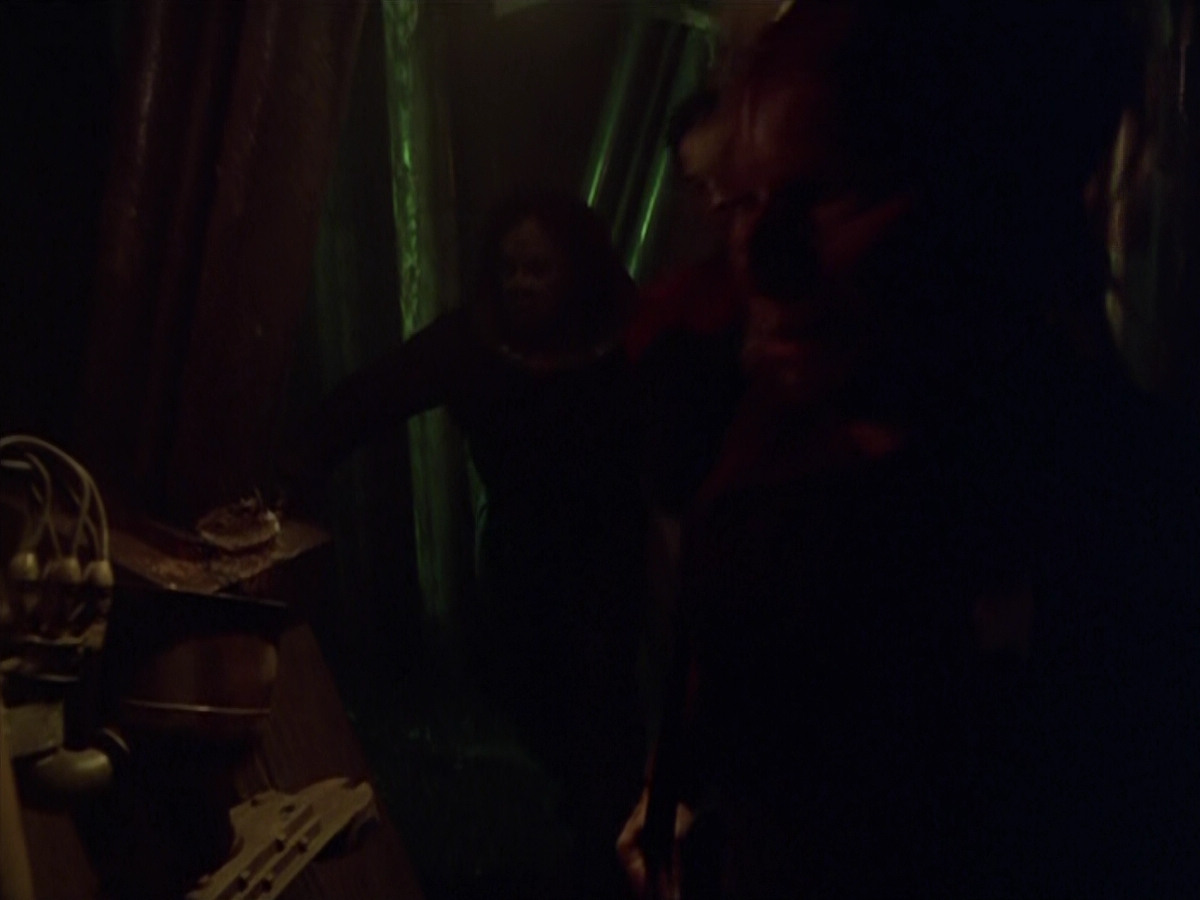 extant_StarTrek_VOY_5x21-Juggernaut_02574.jpg