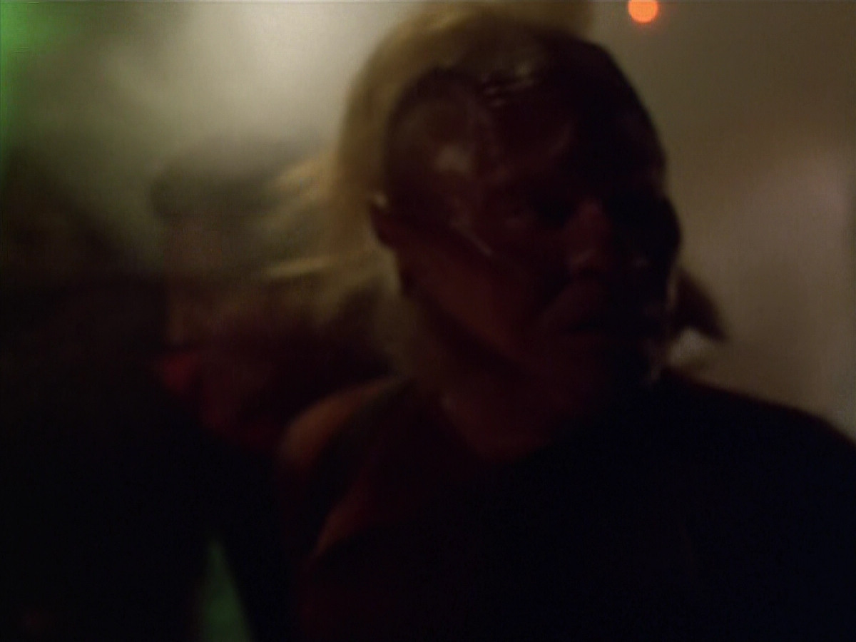 extant_StarTrek_VOY_5x21-Juggernaut_02588.jpg