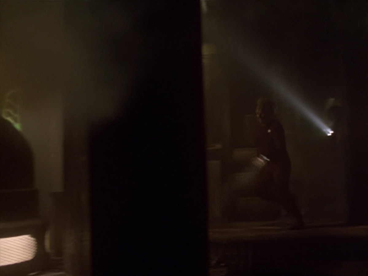 extant_StarTrek_VOY_5x21-Juggernaut_02593.jpg