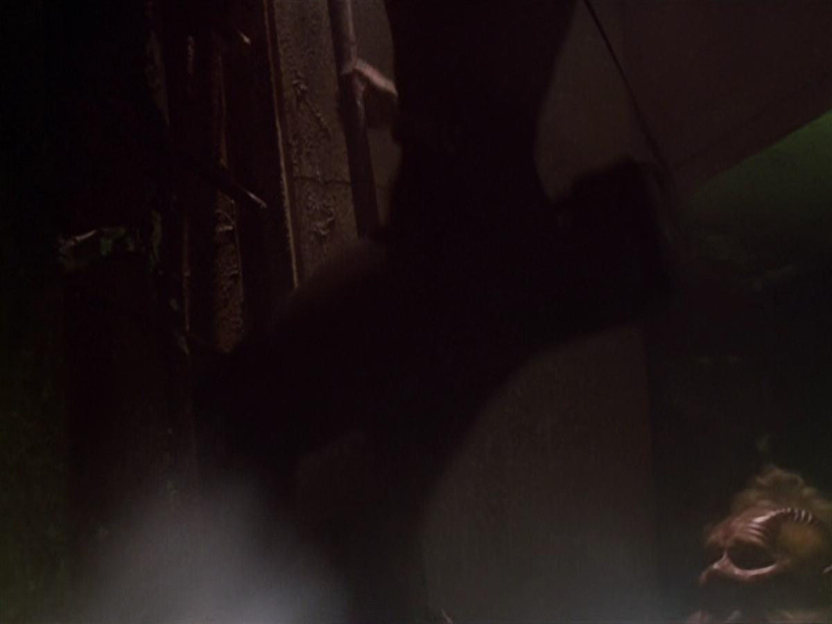 extant_StarTrek_VOY_5x21-Juggernaut_02602.jpg