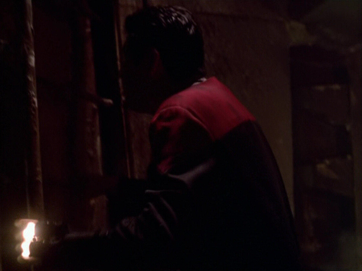 extant_StarTrek_VOY_5x21-Juggernaut_02608.jpg