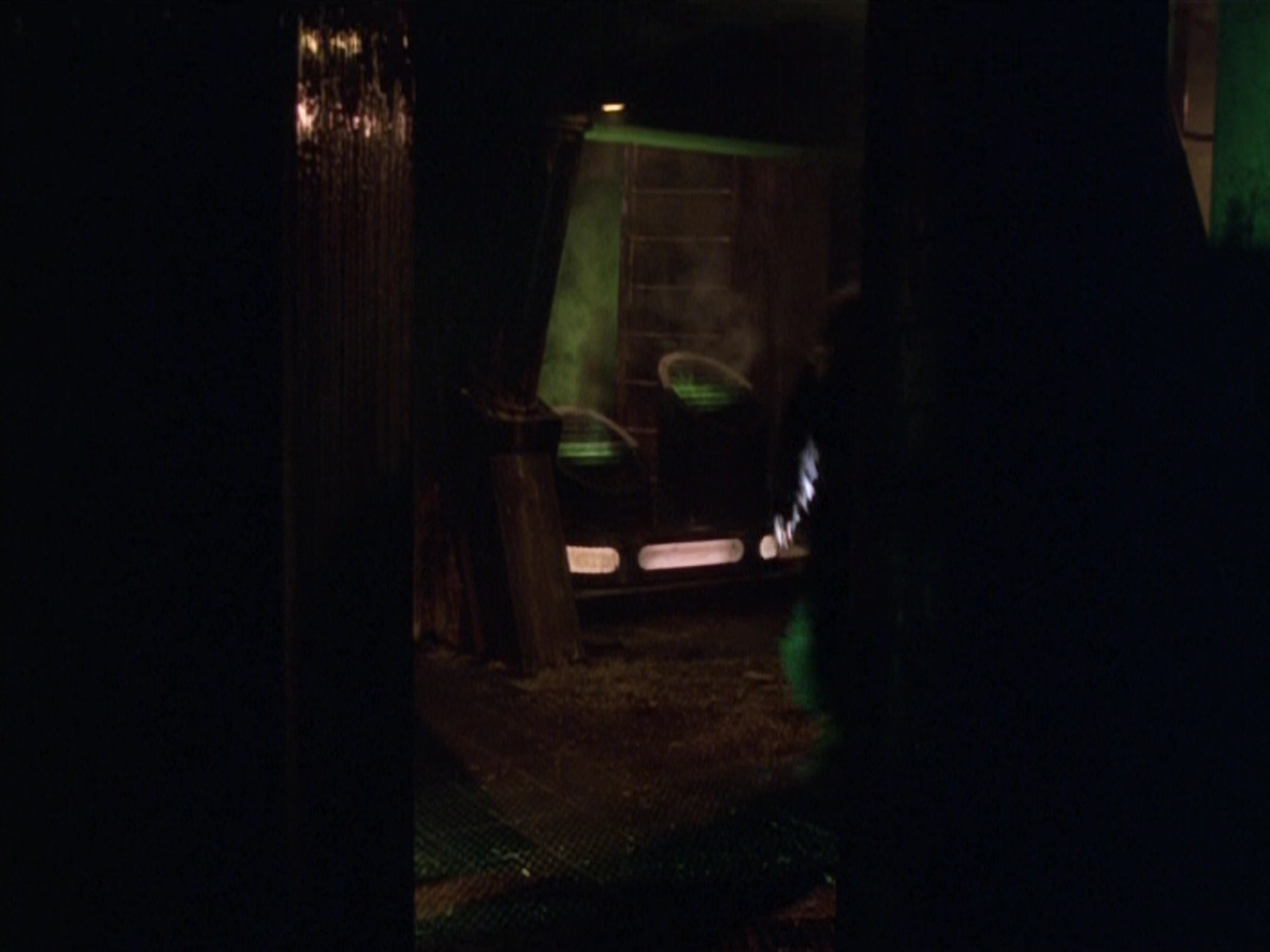 extant_StarTrek_VOY_5x21-Juggernaut_02614.jpg