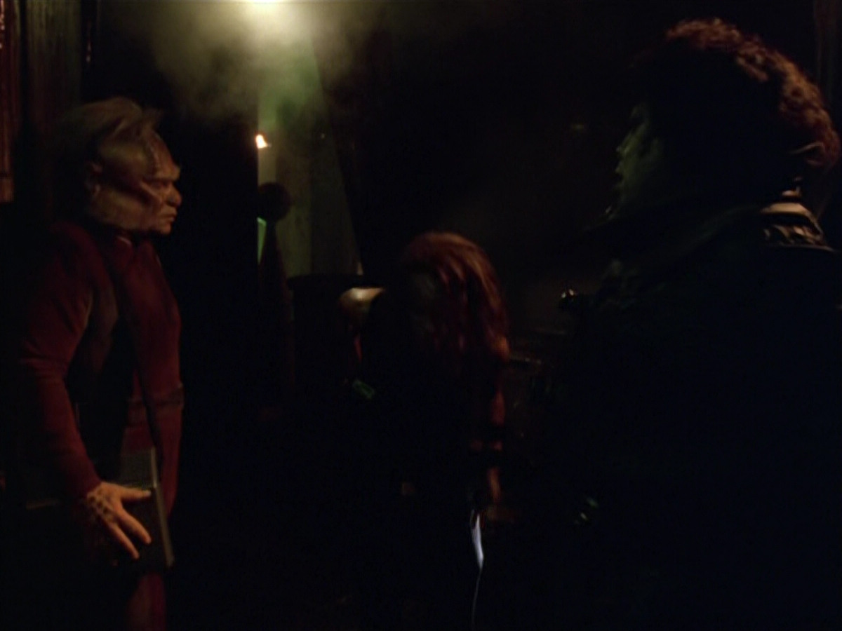extant_StarTrek_VOY_5x21-Juggernaut_02623.jpg