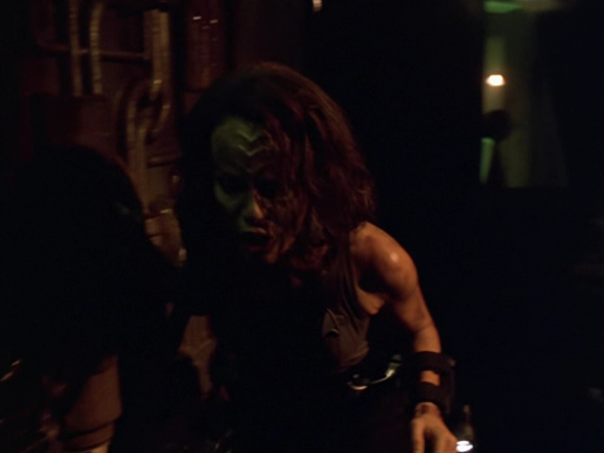extant_StarTrek_VOY_5x21-Juggernaut_02638.jpg