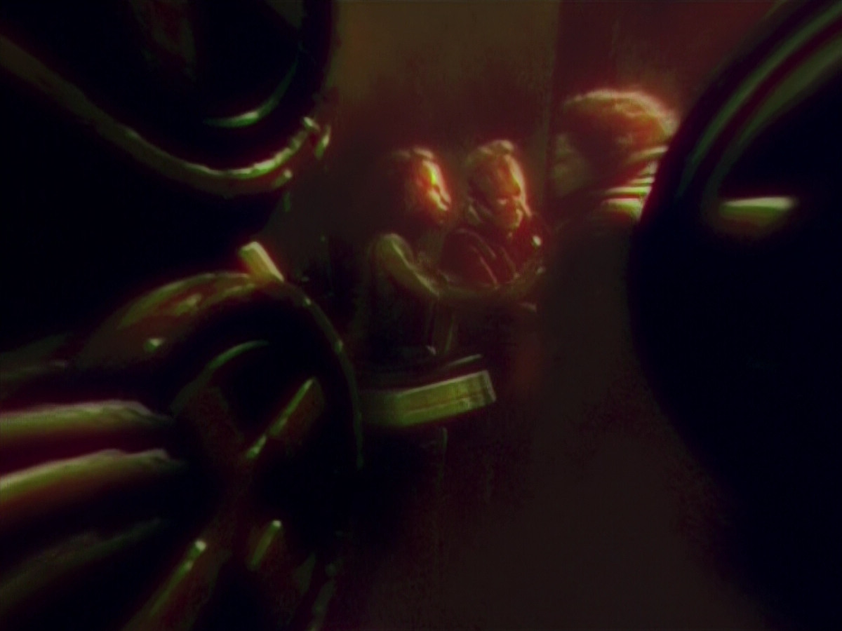 extant_StarTrek_VOY_5x21-Juggernaut_02661.jpg