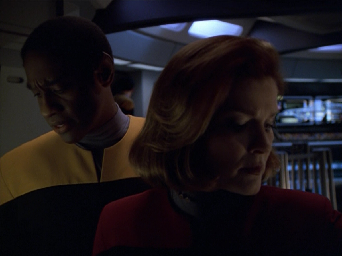 extant_StarTrek_VOY_5x21-Juggernaut_02740.jpg