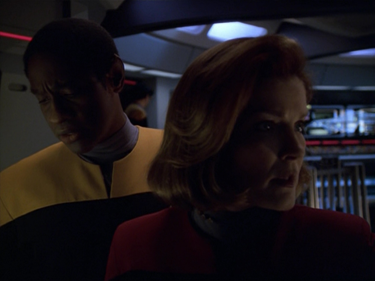 extant_StarTrek_VOY_5x21-Juggernaut_02741.jpg