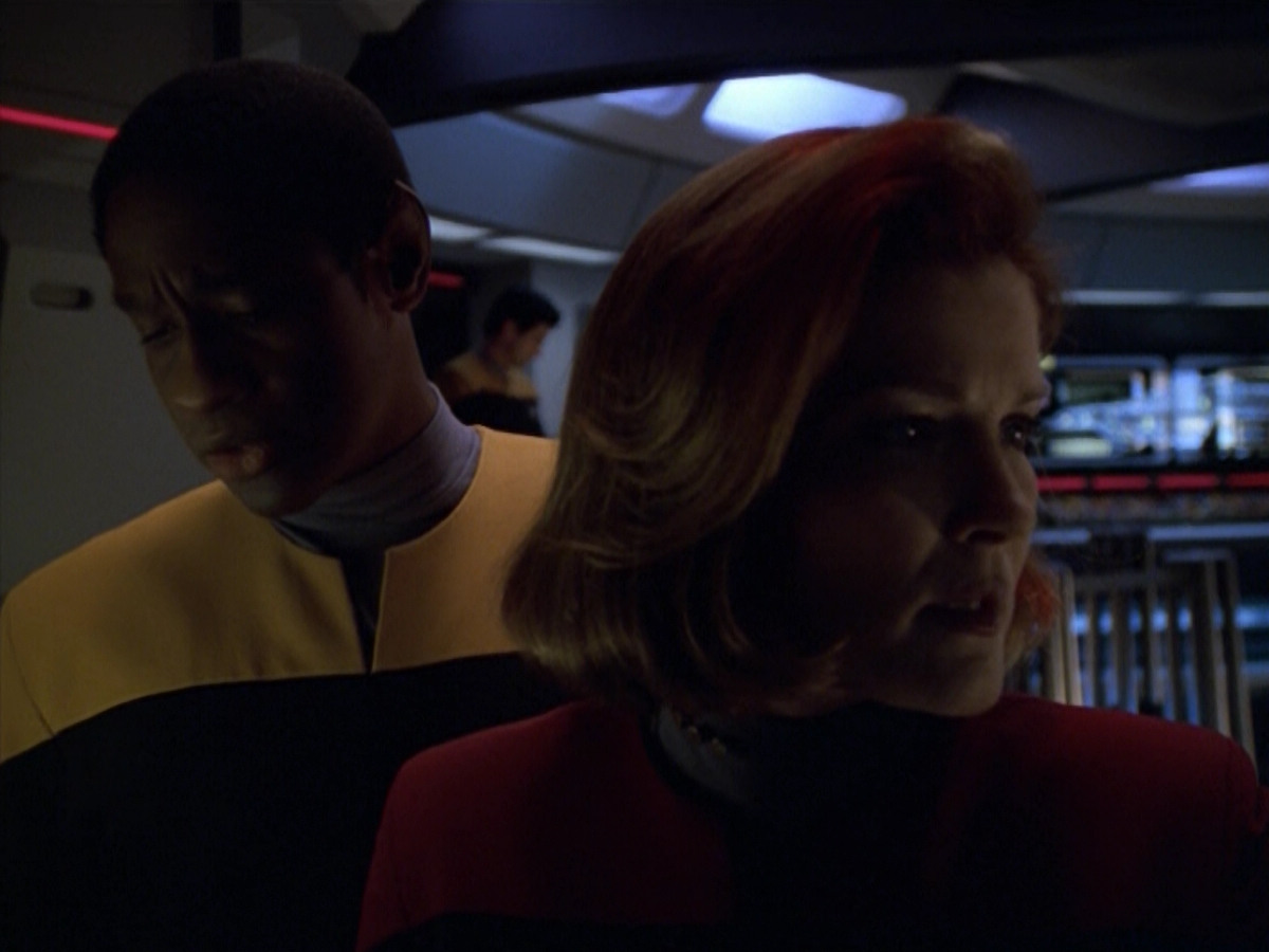 extant_StarTrek_VOY_5x21-Juggernaut_02742.jpg