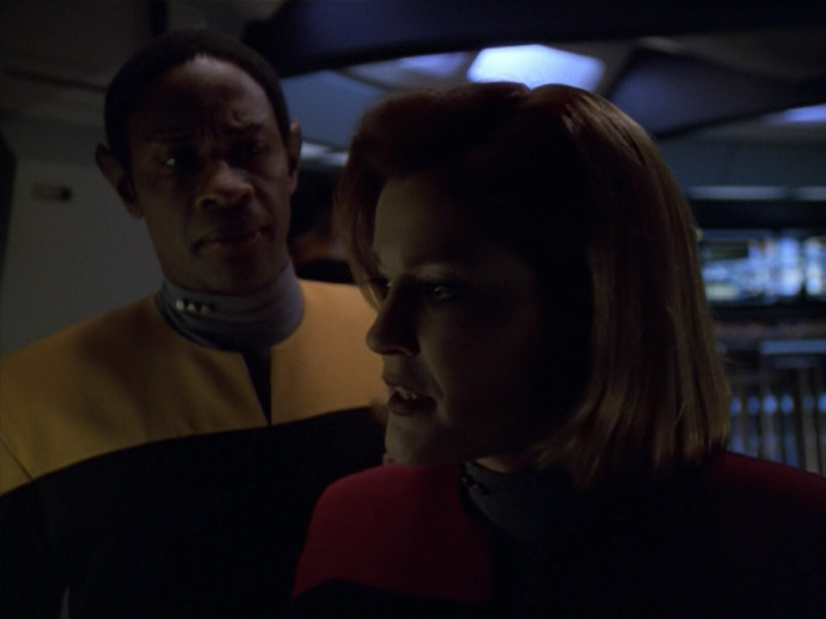 extant_StarTrek_VOY_5x21-Juggernaut_02751.jpg