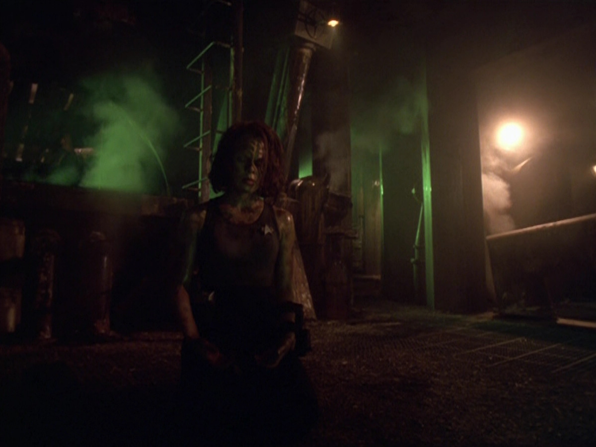 extant_StarTrek_VOY_5x21-Juggernaut_02770.jpg