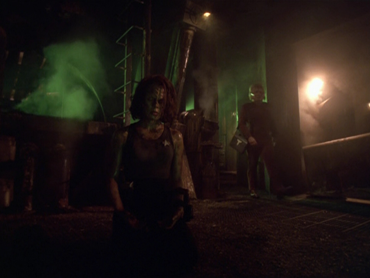 extant_StarTrek_VOY_5x21-Juggernaut_02777.jpg