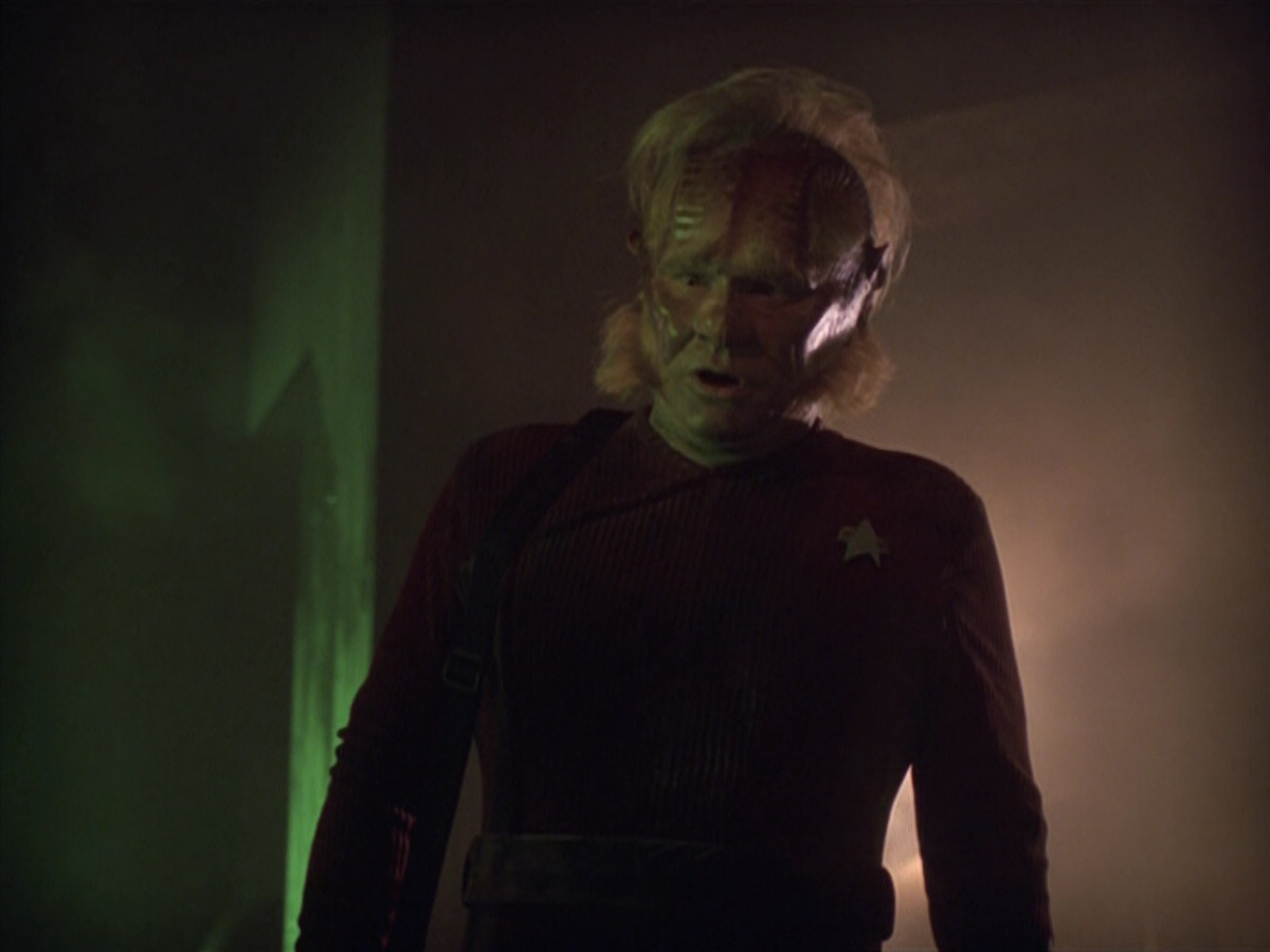 extant_StarTrek_VOY_5x21-Juggernaut_02792.jpg