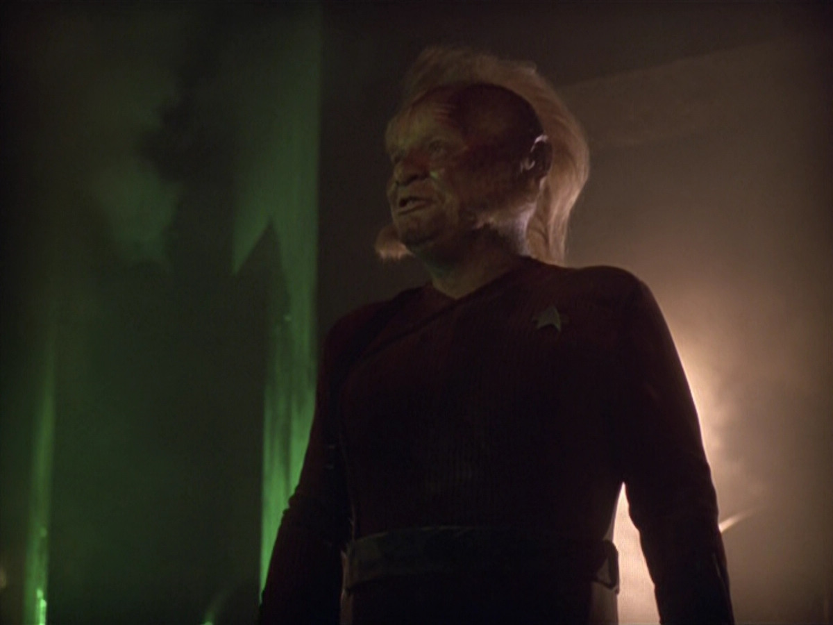 extant_StarTrek_VOY_5x21-Juggernaut_02818.jpg