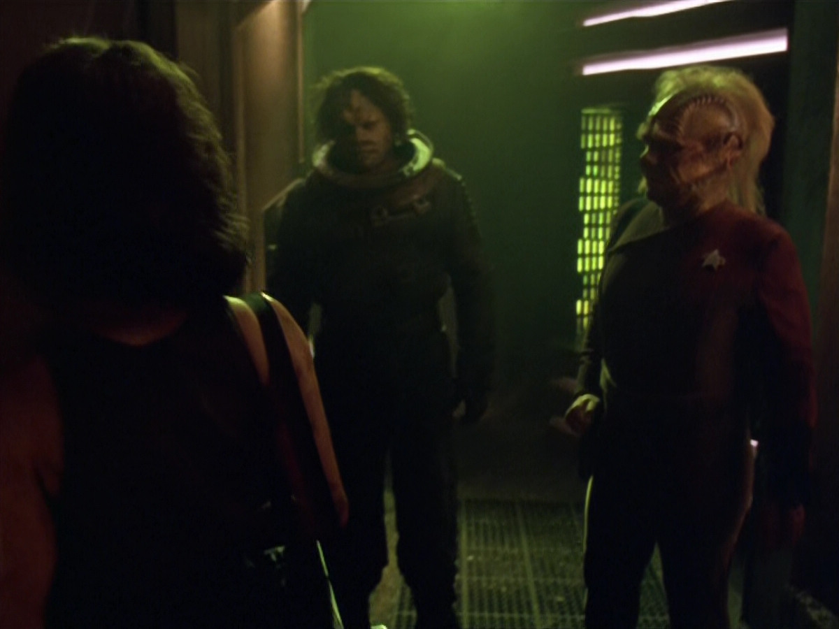 extant_StarTrek_VOY_5x21-Juggernaut_02898.jpg