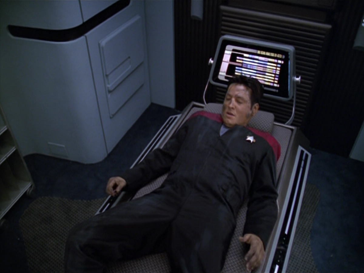extant_StarTrek_VOY_5x21-Juggernaut_02967.jpg