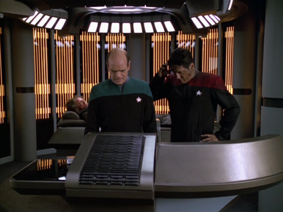 extant_StarTrek_VOY_5x21-Juggernaut_03022.jpg