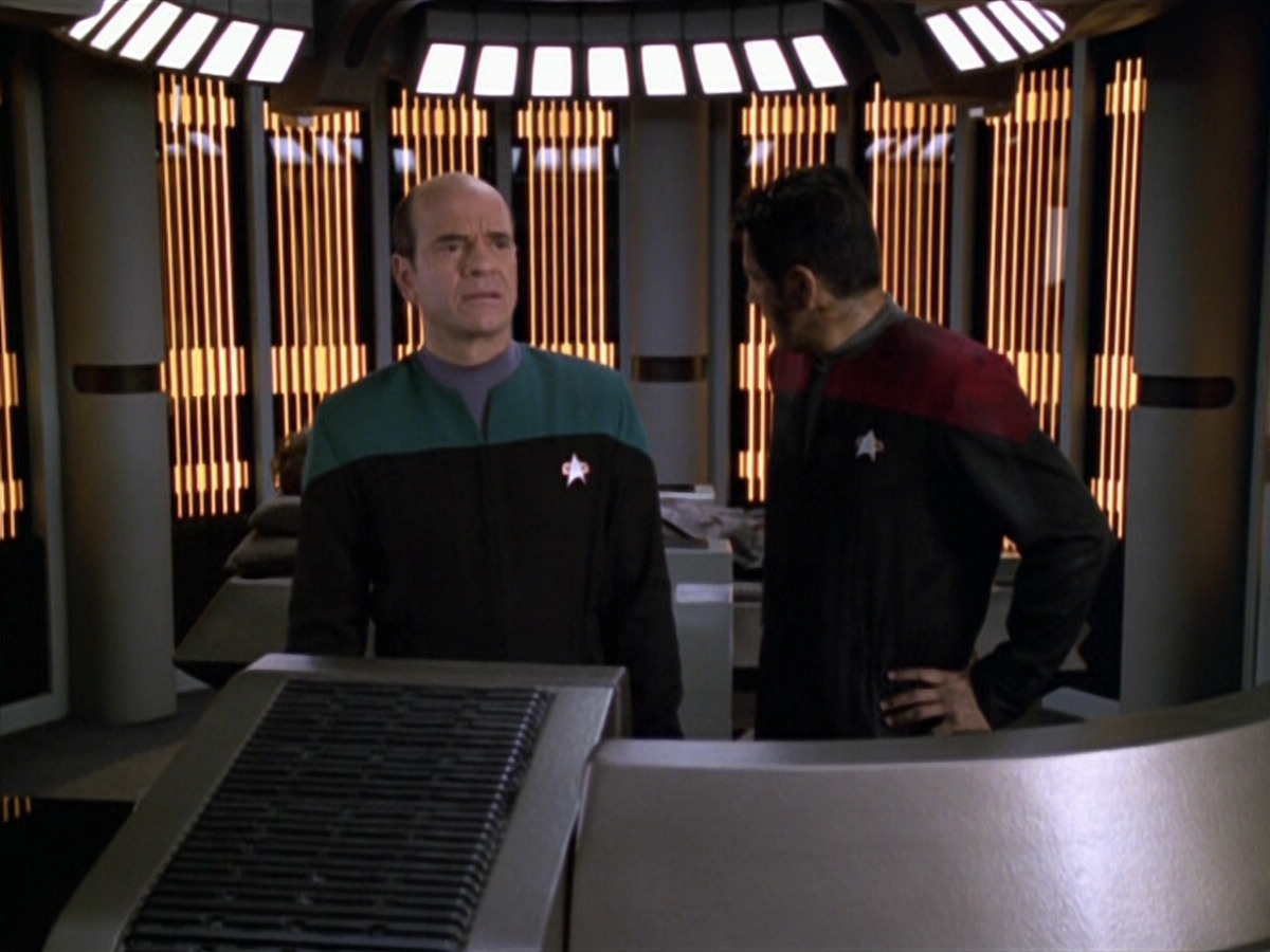 extant_StarTrek_VOY_5x21-Juggernaut_03033.jpg
