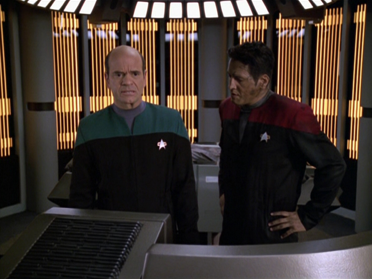 extant_StarTrek_VOY_5x21-Juggernaut_03038.jpg