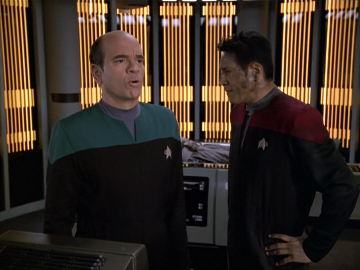 extant_StarTrek_VOY_5x21-Juggernaut_03045.jpg