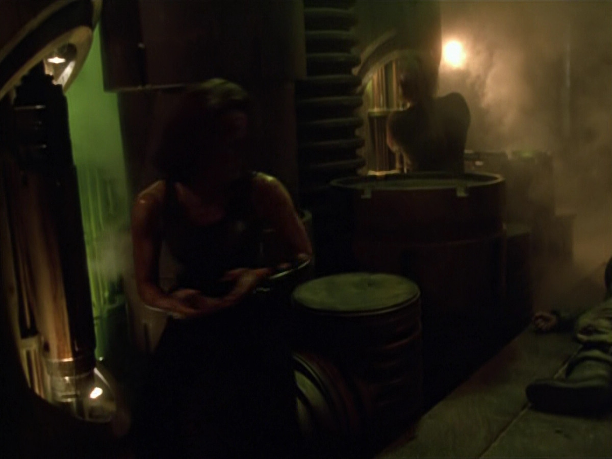 extant_StarTrek_VOY_5x21-Juggernaut_03070.jpg