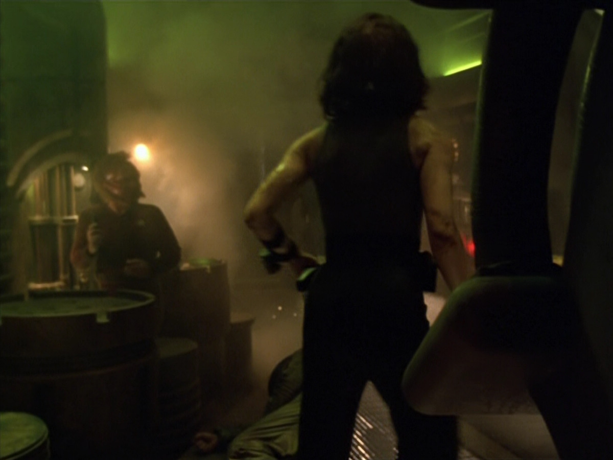 extant_StarTrek_VOY_5x21-Juggernaut_03073.jpg