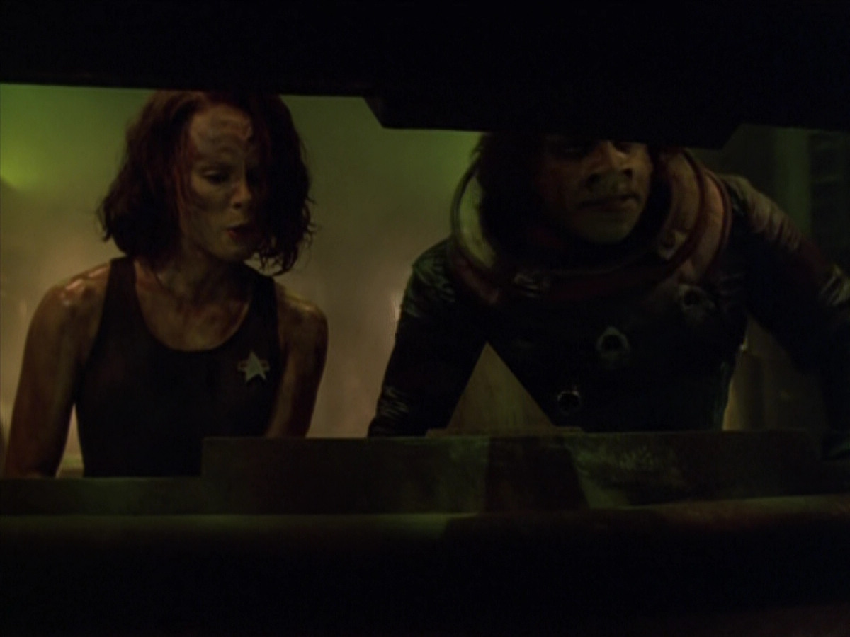 extant_StarTrek_VOY_5x21-Juggernaut_03080.jpg