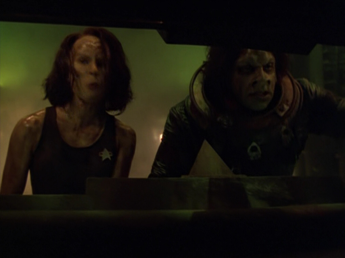 extant_StarTrek_VOY_5x21-Juggernaut_03081.jpg