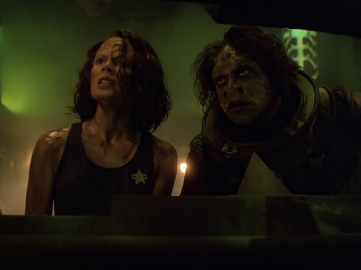 extant_StarTrek_VOY_5x21-Juggernaut_03085.jpg