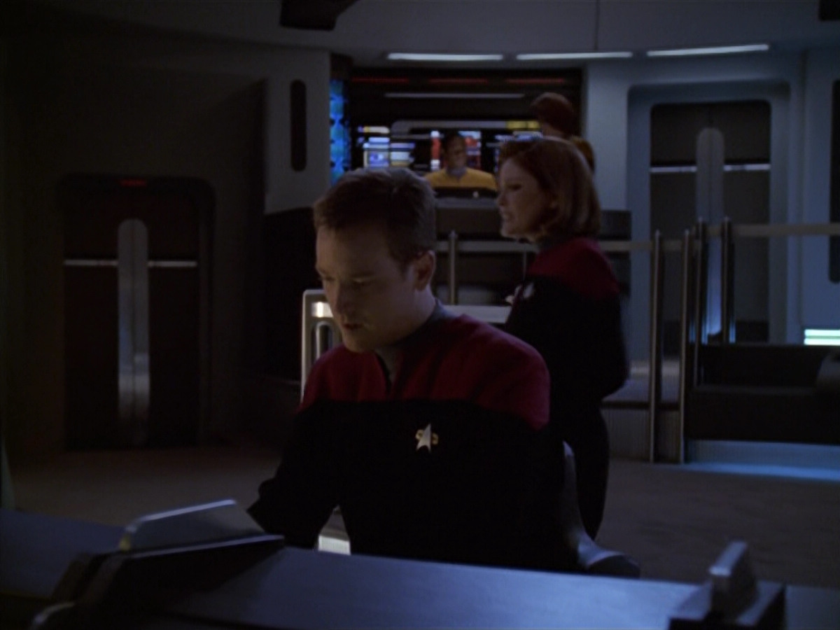 extant_StarTrek_VOY_5x21-Juggernaut_03087.jpg