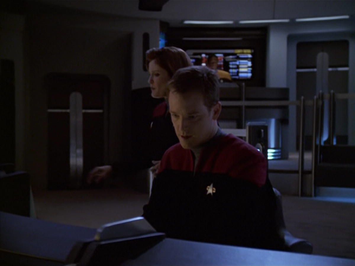 extant_StarTrek_VOY_5x21-Juggernaut_03088.jpg