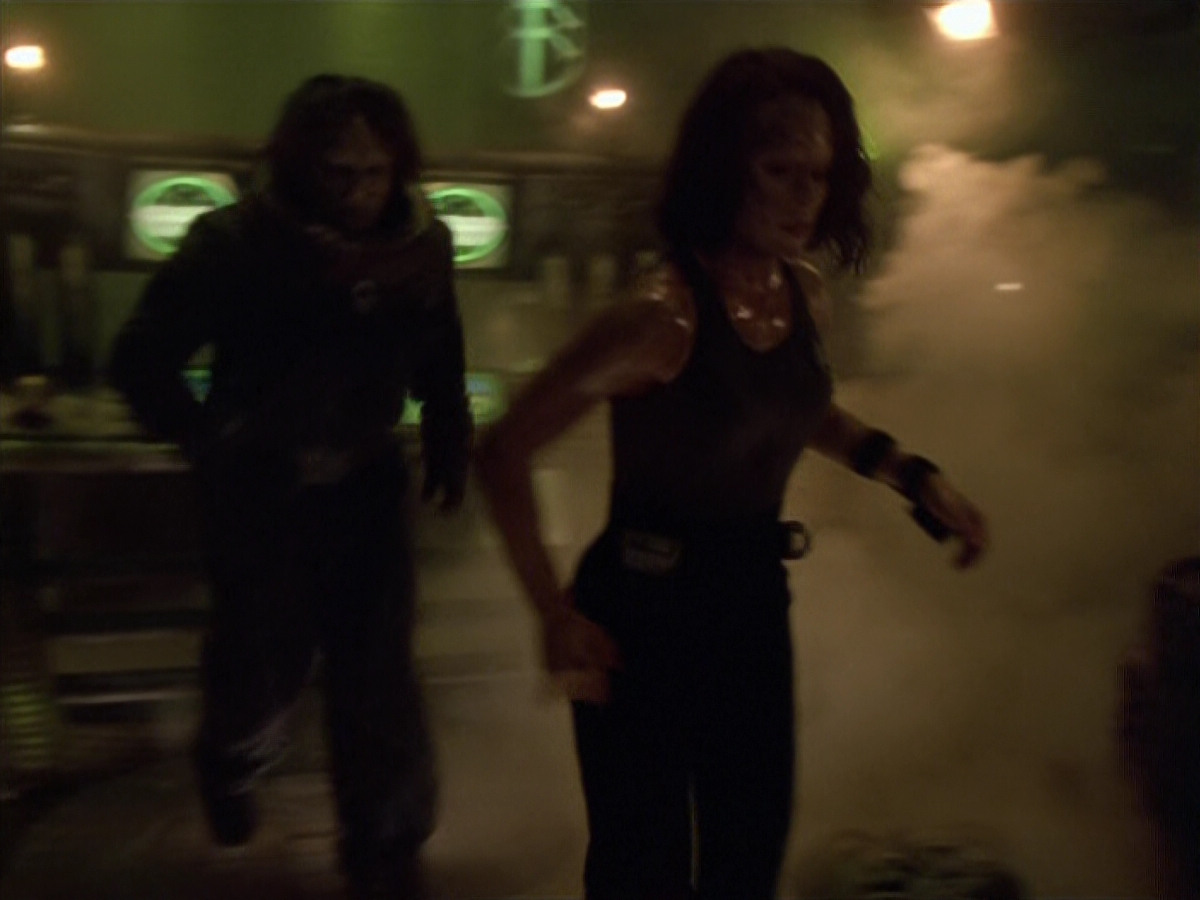 extant_StarTrek_VOY_5x21-Juggernaut_03104.jpg