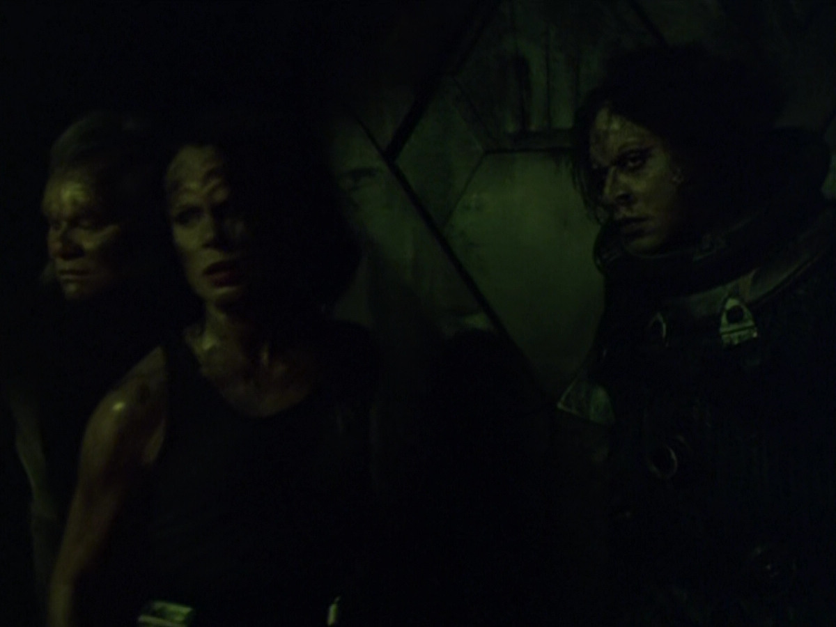 extant_StarTrek_VOY_5x21-Juggernaut_03129.jpg