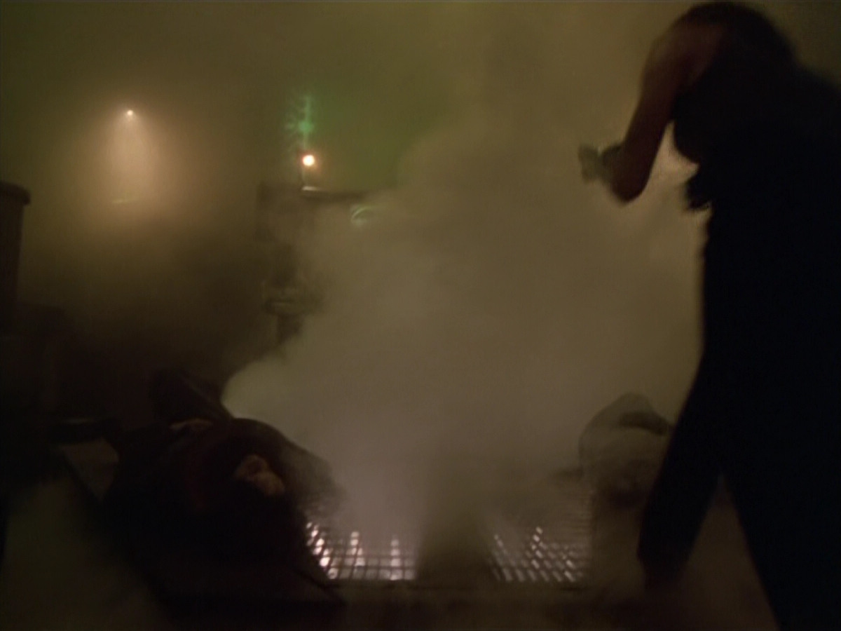 extant_StarTrek_VOY_5x21-Juggernaut_03137.jpg