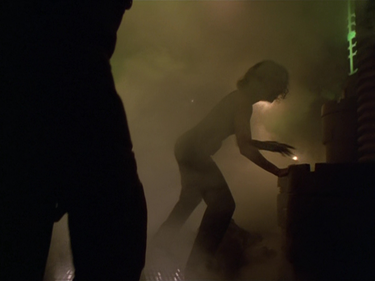 extant_StarTrek_VOY_5x21-Juggernaut_03139.jpg