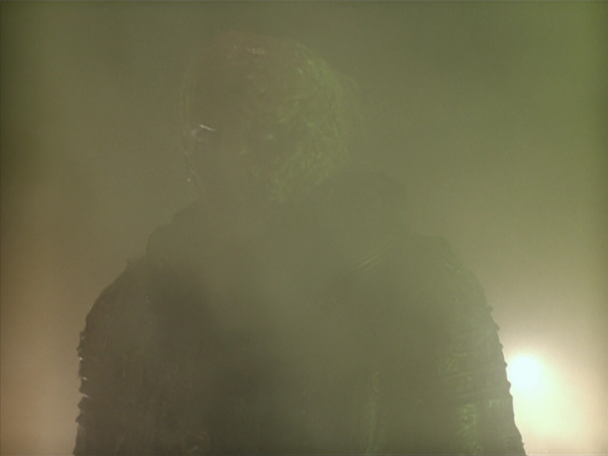 extant_StarTrek_VOY_5x21-Juggernaut_03318.jpg