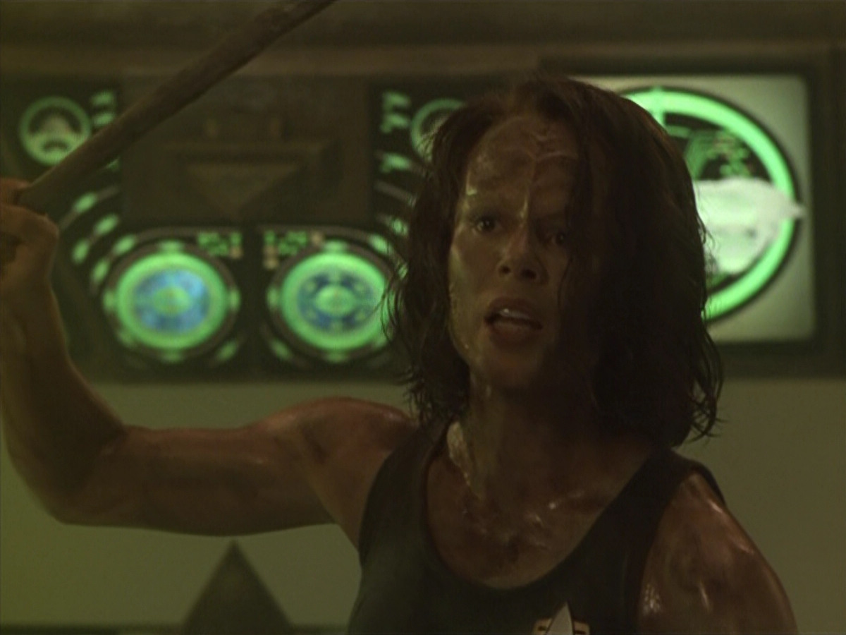 extant_StarTrek_VOY_5x21-Juggernaut_03331.jpg