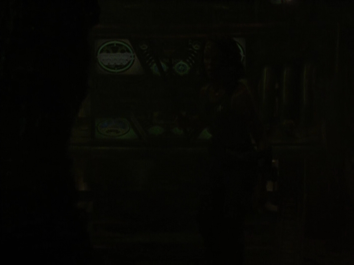 extant_StarTrek_VOY_5x21-Juggernaut_03347.jpg