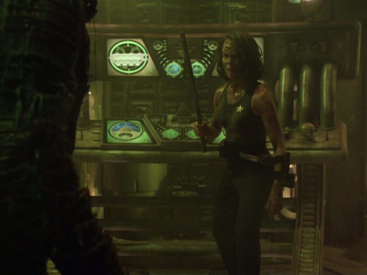 extant_StarTrek_VOY_5x21-Juggernaut_03349.jpg