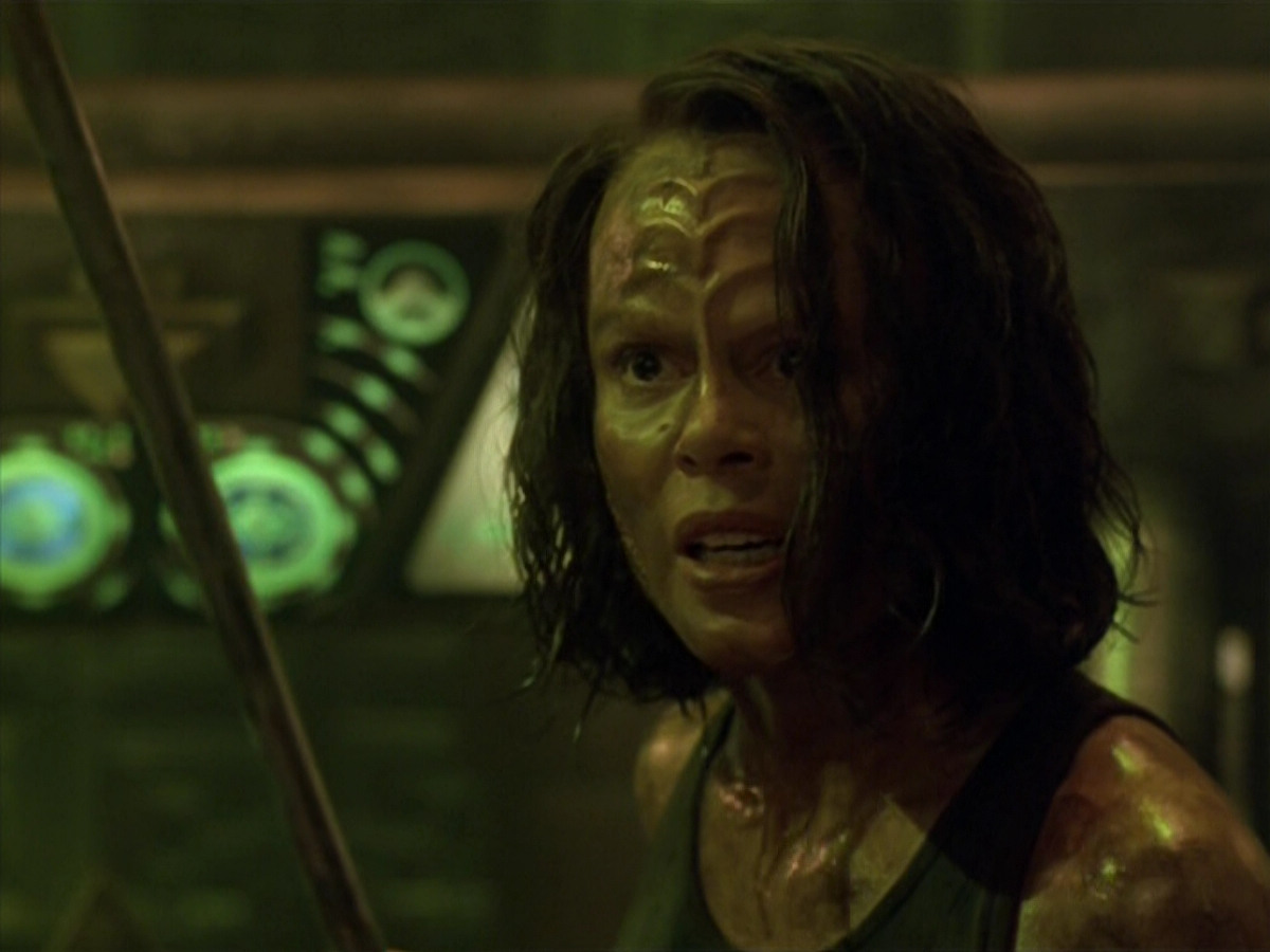 extant_StarTrek_VOY_5x21-Juggernaut_03361.jpg