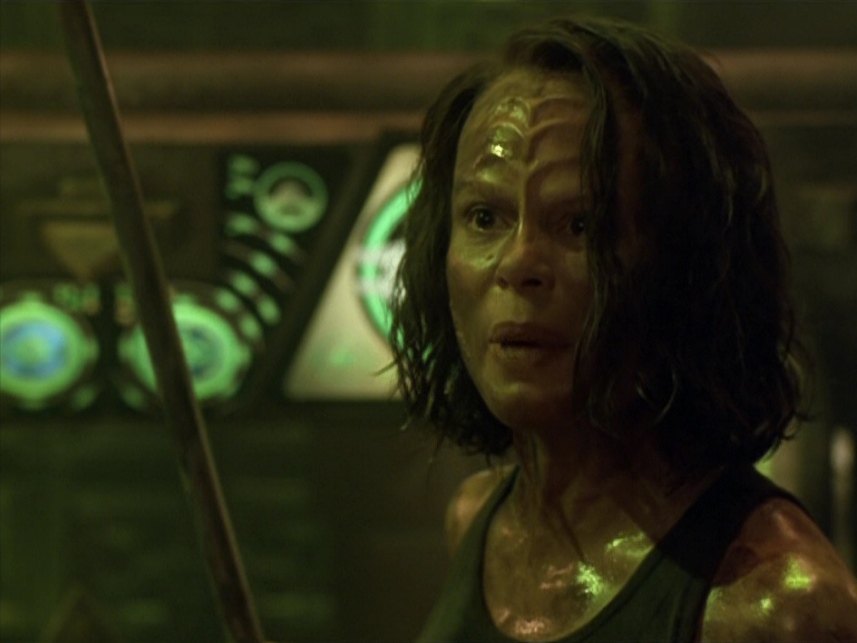 extant_StarTrek_VOY_5x21-Juggernaut_03364.jpg