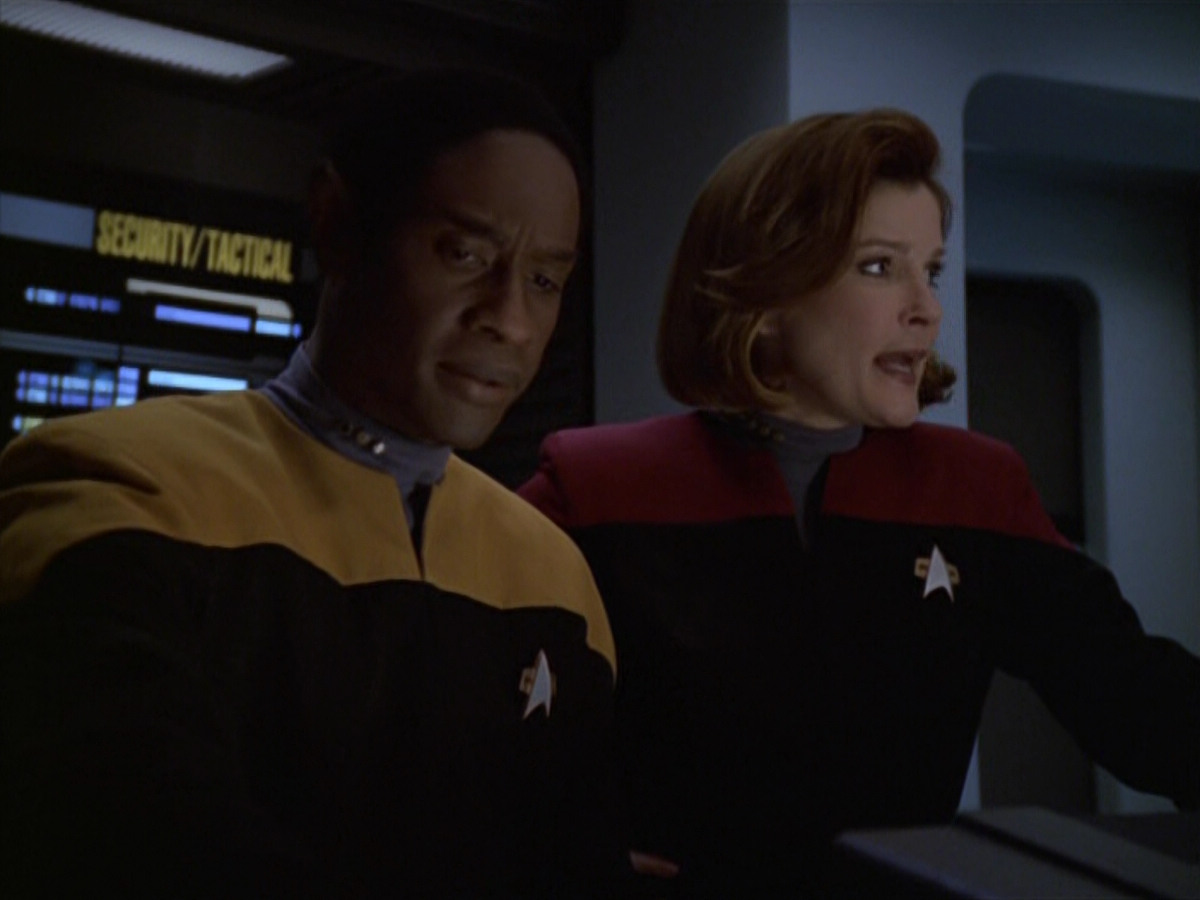 extant_StarTrek_VOY_5x21-Juggernaut_03428.jpg