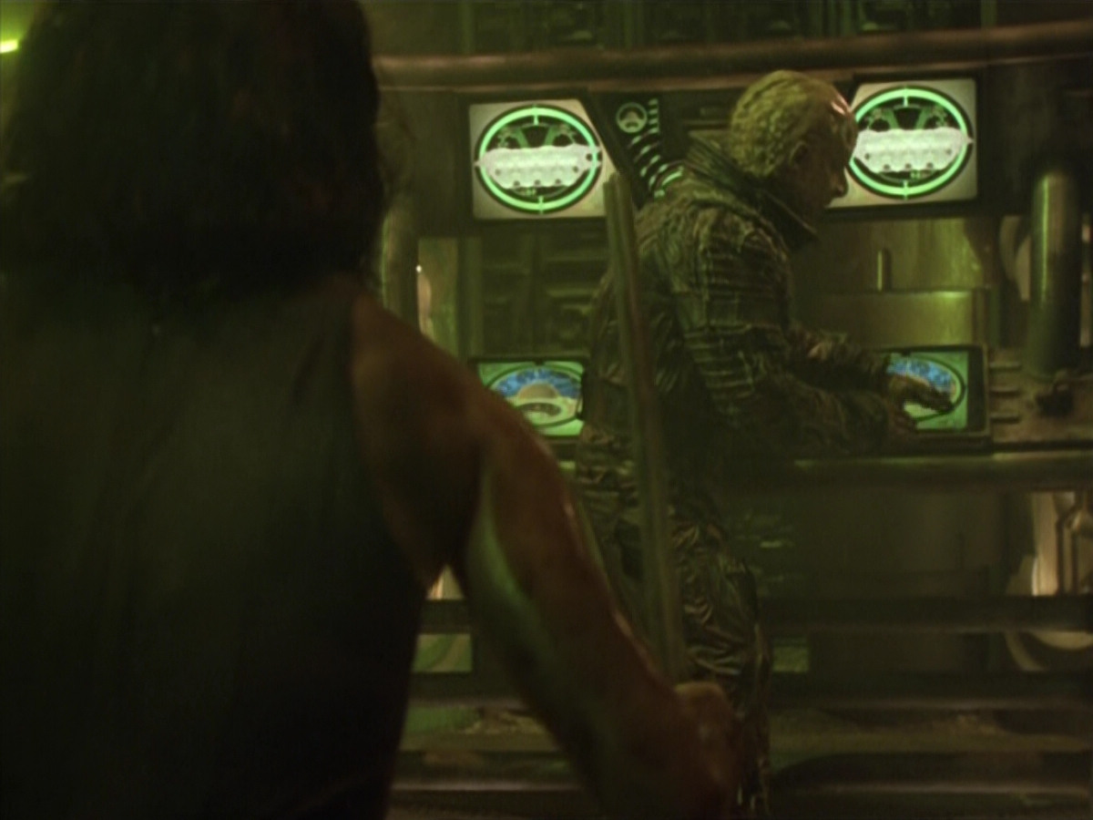 extant_StarTrek_VOY_5x21-Juggernaut_03443.jpg
