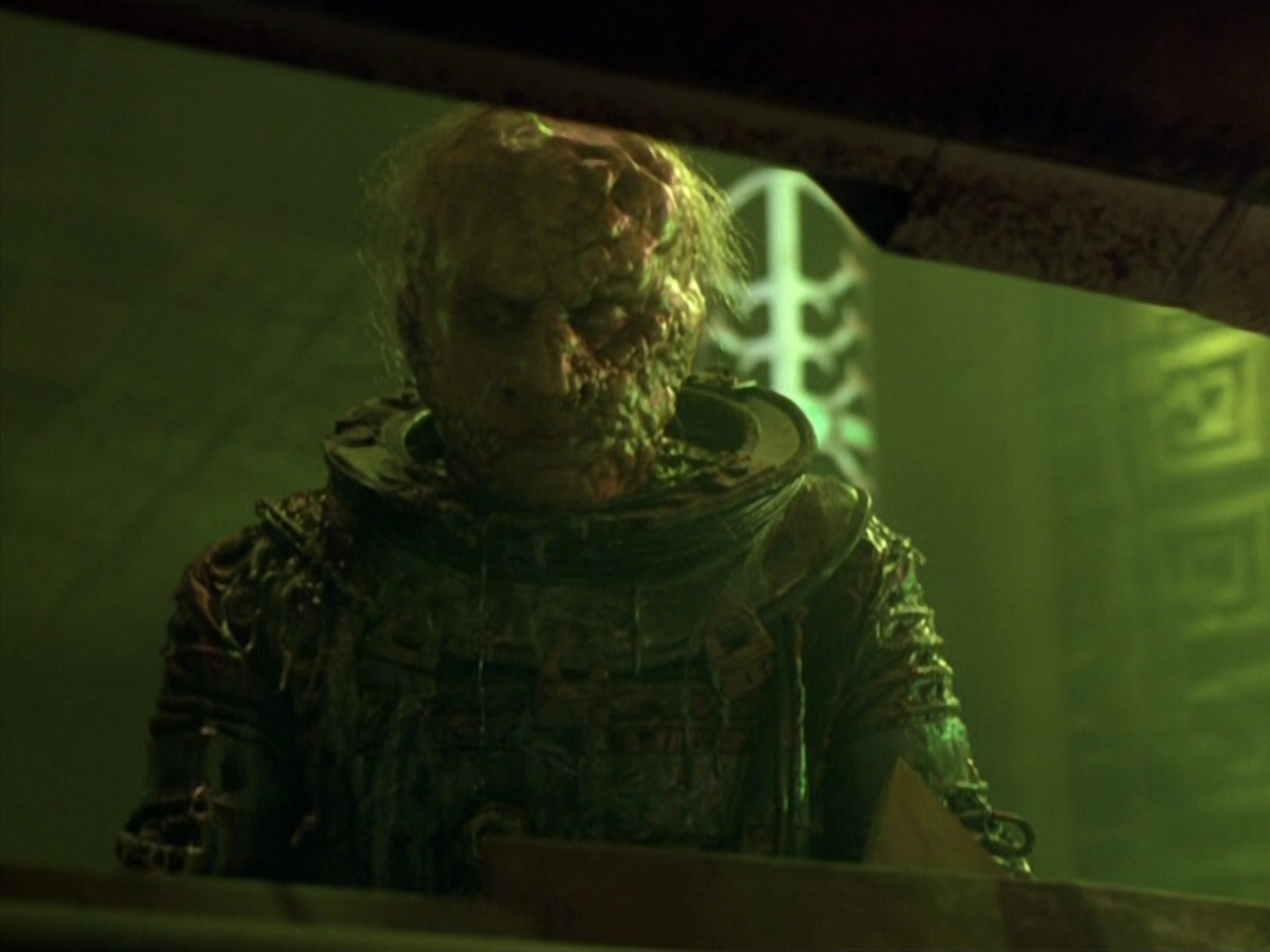 extant_StarTrek_VOY_5x21-Juggernaut_03474.jpg