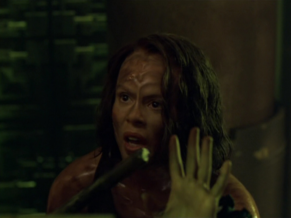 extant_StarTrek_VOY_5x21-Juggernaut_03476.jpg