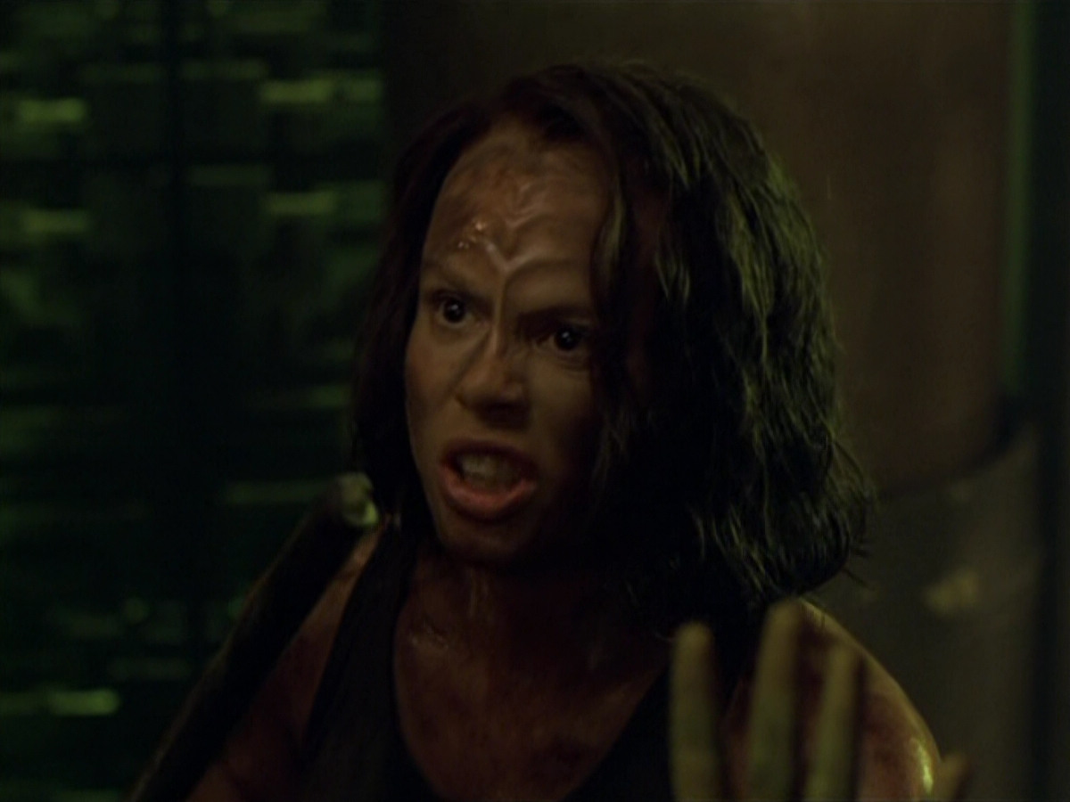 extant_StarTrek_VOY_5x21-Juggernaut_03478.jpg