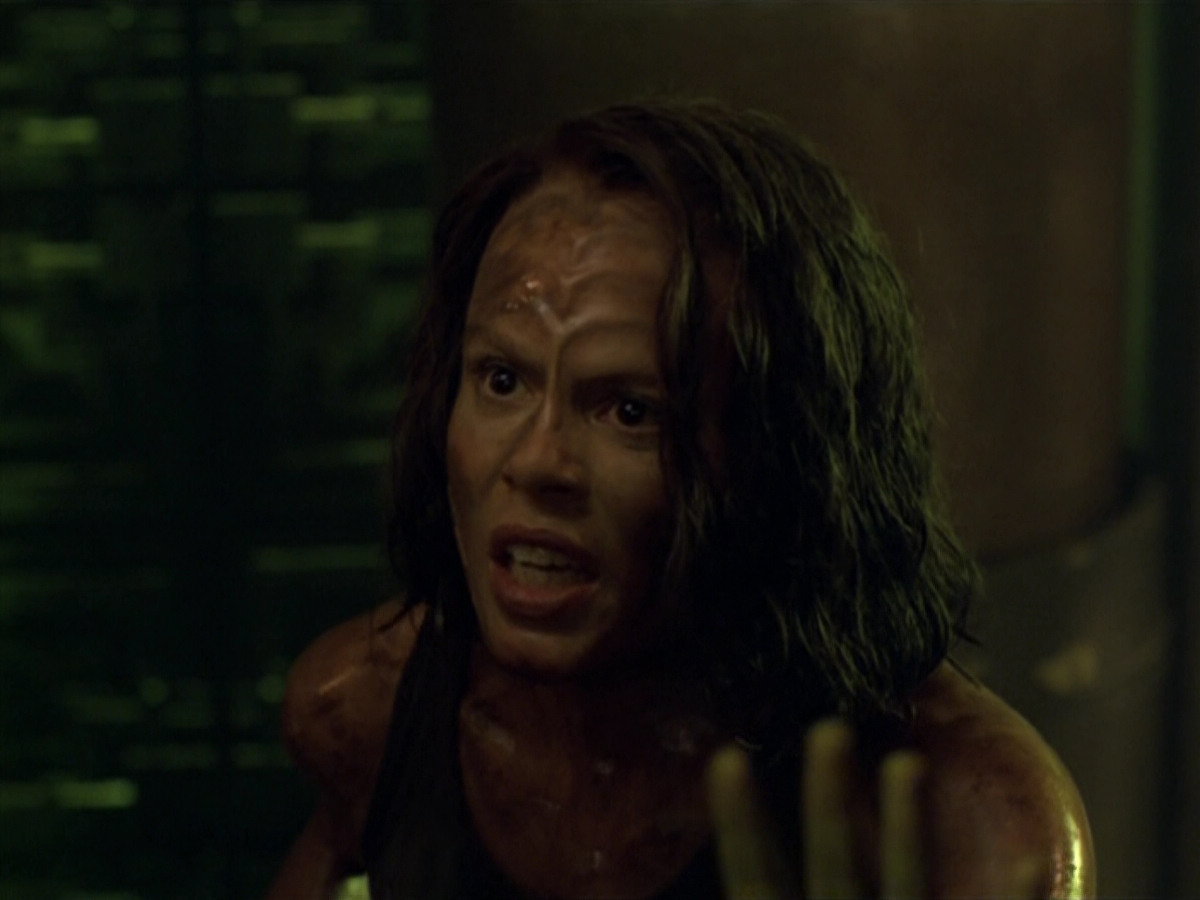 extant_StarTrek_VOY_5x21-Juggernaut_03479.jpg